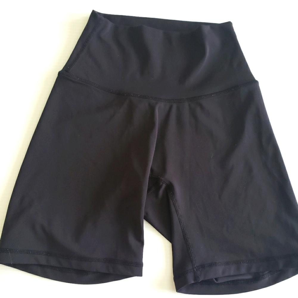 NVGTN Women's Sleek Black Bike Shorts